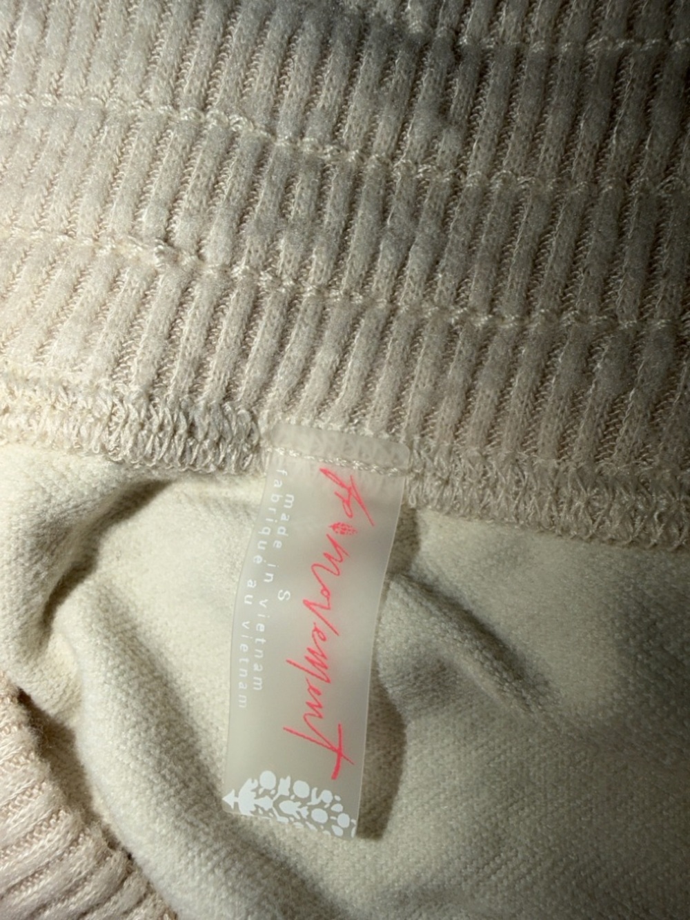 *NWT* FREE PEOPLE
UNDERCOVER BASE LAYER
SET (TOP W/ LEGGINGS) - Picture 12 of 14